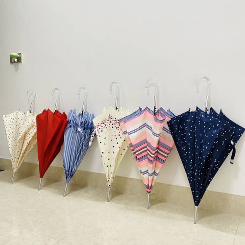 일본 패션유행 청순 상큼한 하트 줄무늬 스트라이프 아크릴 크리스탈 긴 손잡이 우산 움직임 아트 예술 학생 비 우산 여성용