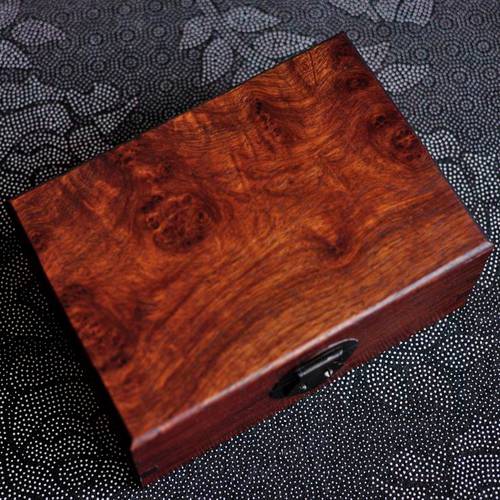 클래식 작업 레드 황화리 나무 박스 찡그린 표정 장신구 액세서리 케이스 공부방 나무 박스 외관 훌륭한 사용하다 오래된 재료 제작