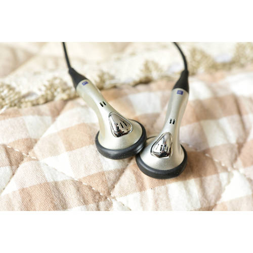 화면전환 힘 일본 오래된 플러그 듣기로 스피커  인이어식 음악 이어폰 헤드폰
